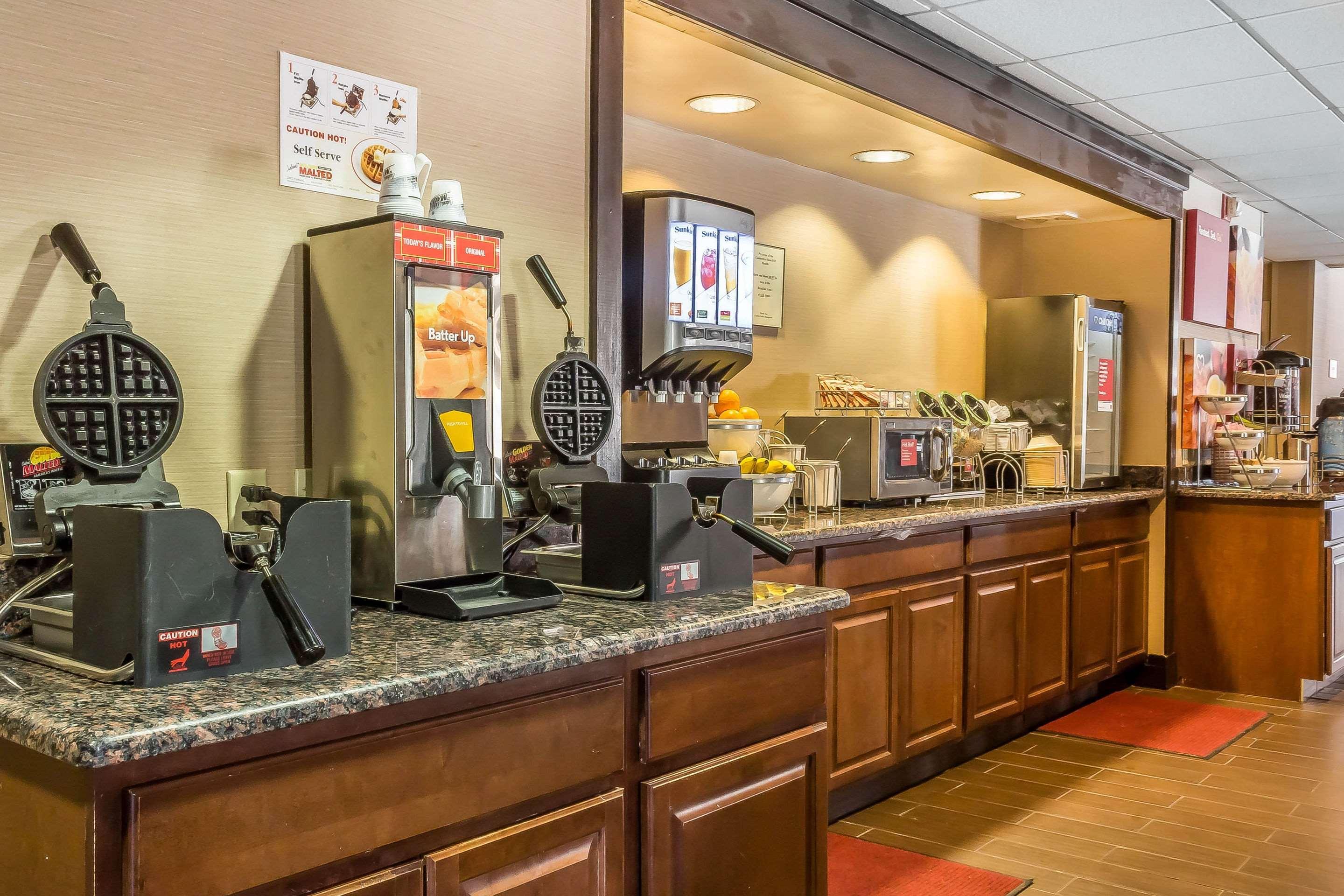 Comfort Suites Near Casinos Норидж Экстерьер фото
