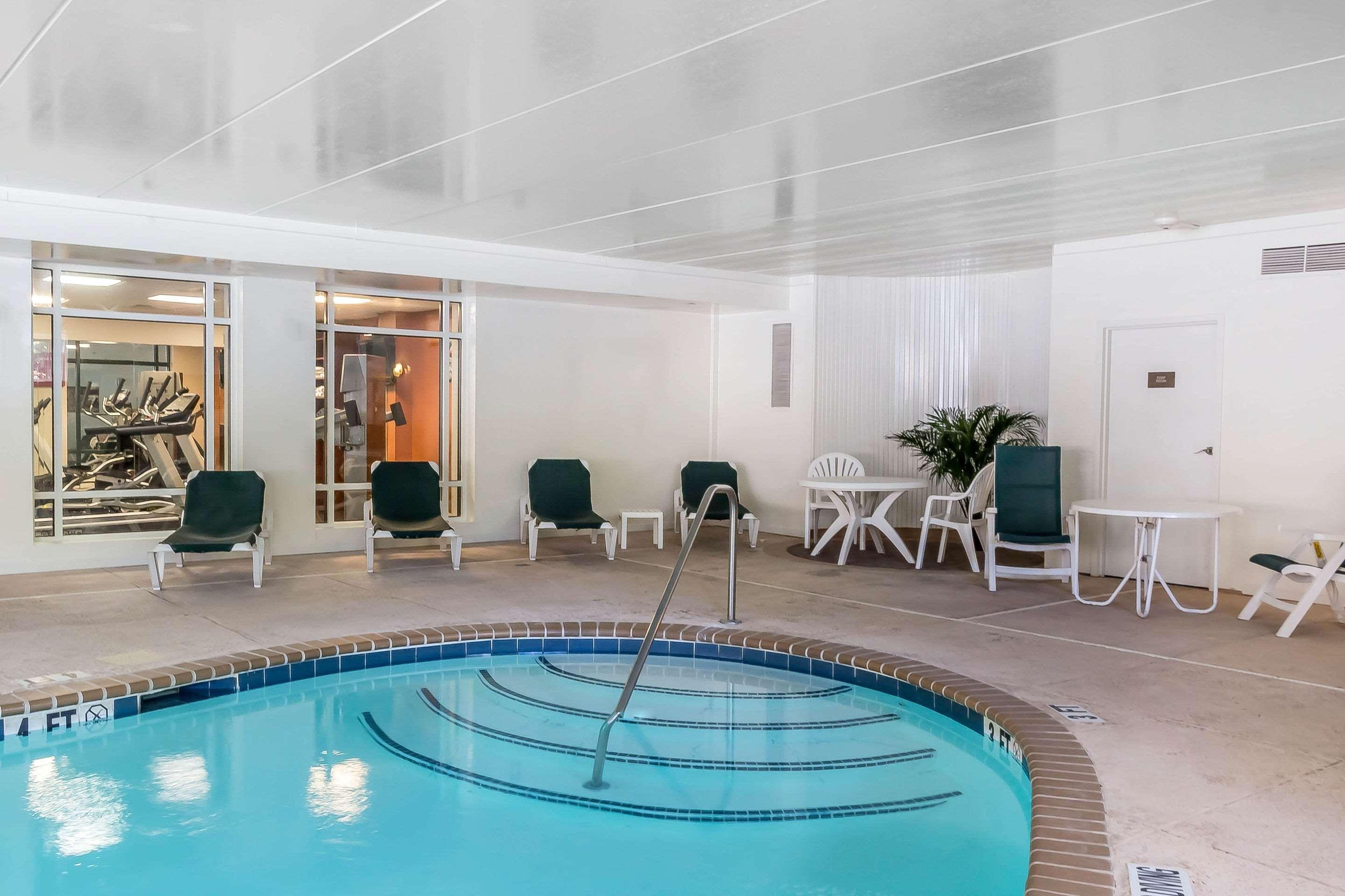 Comfort Suites Near Casinos Норидж Экстерьер фото