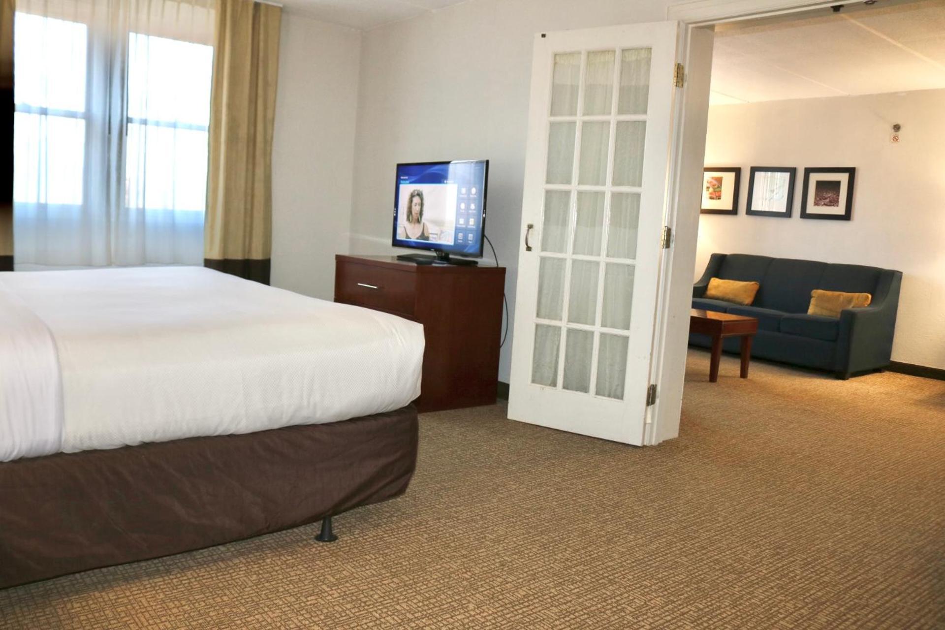 Comfort Suites Near Casinos Норидж Экстерьер фото