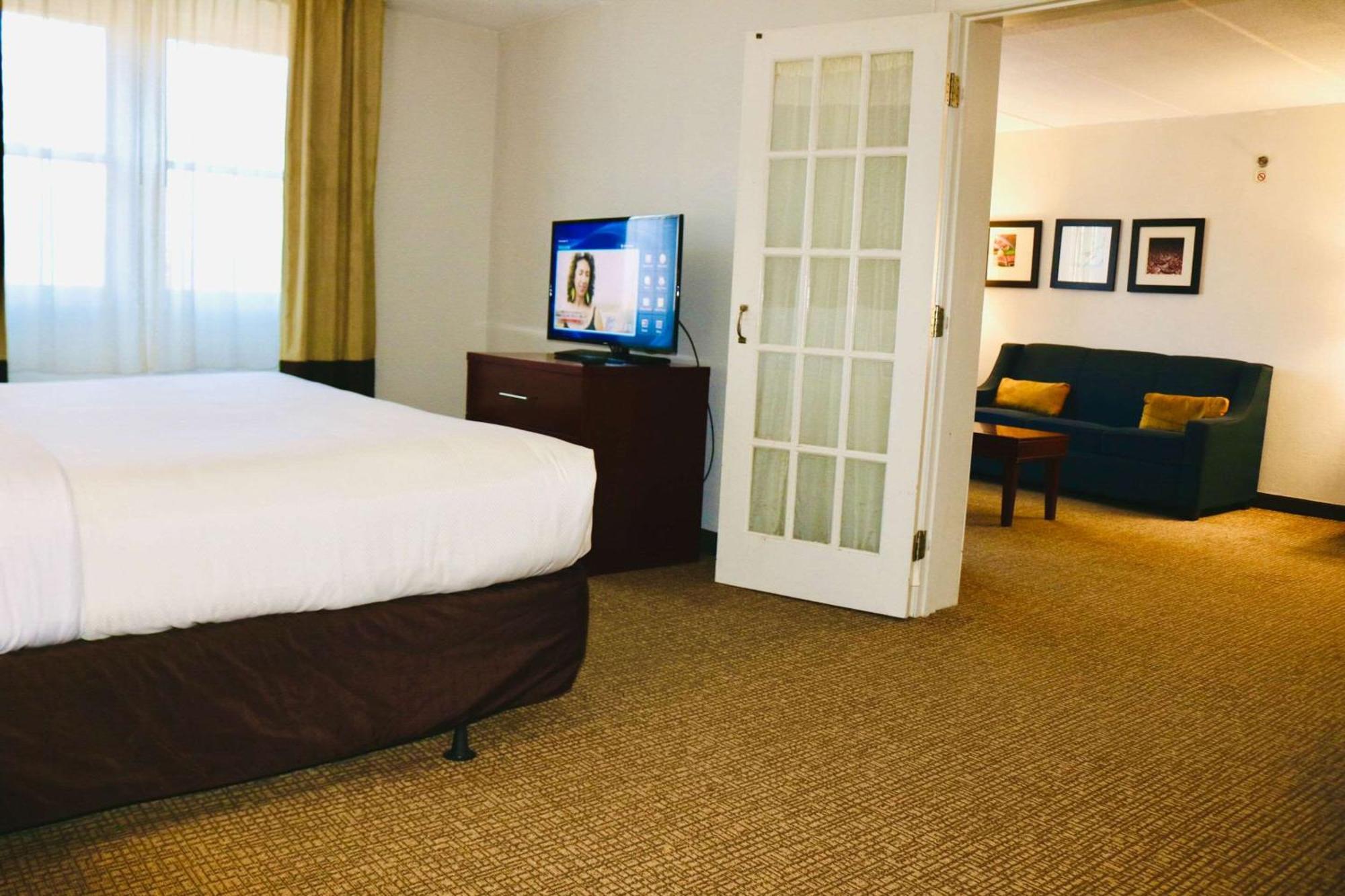 Comfort Suites Near Casinos Норидж Экстерьер фото