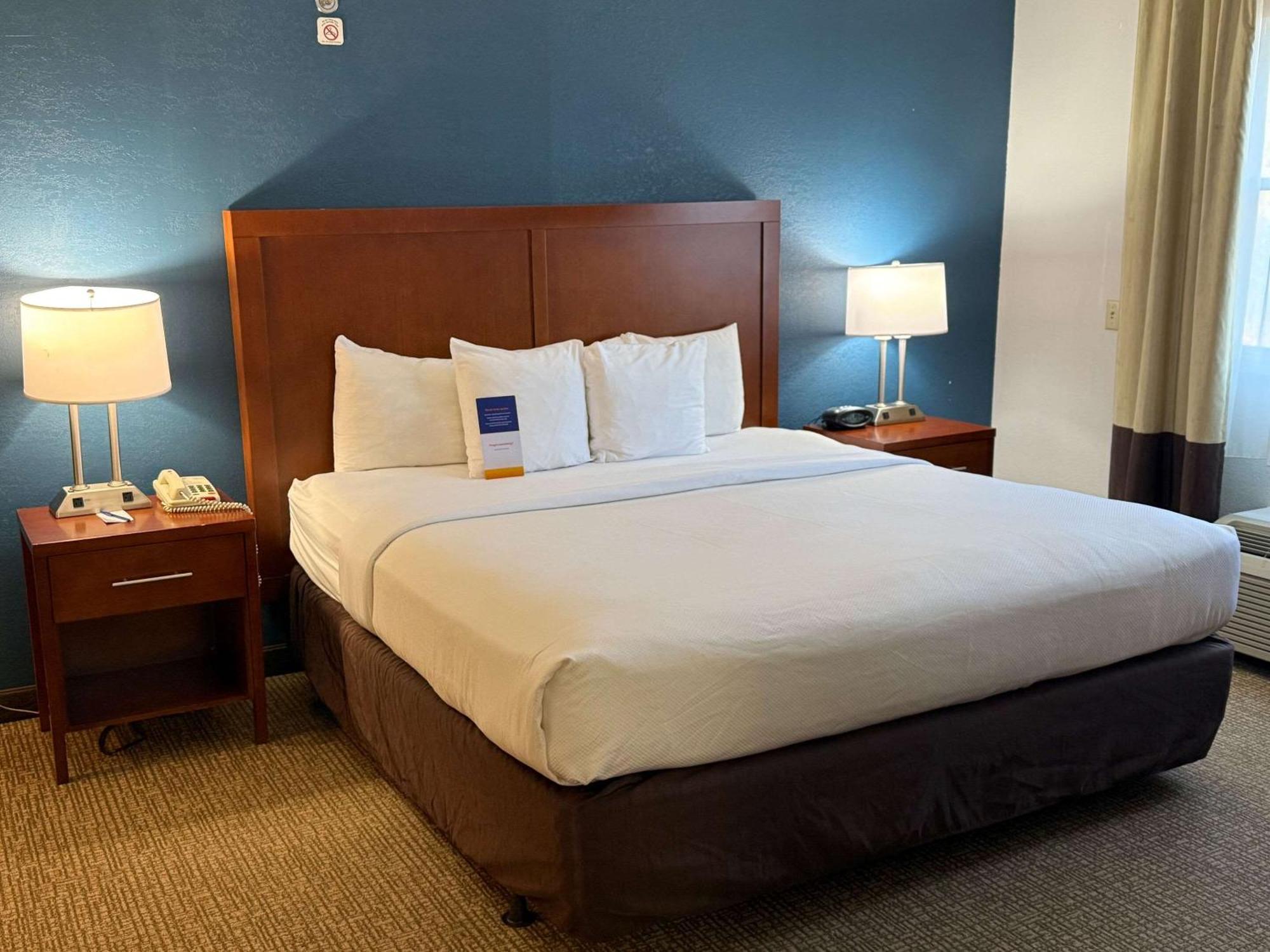 Comfort Suites Near Casinos Норидж Экстерьер фото