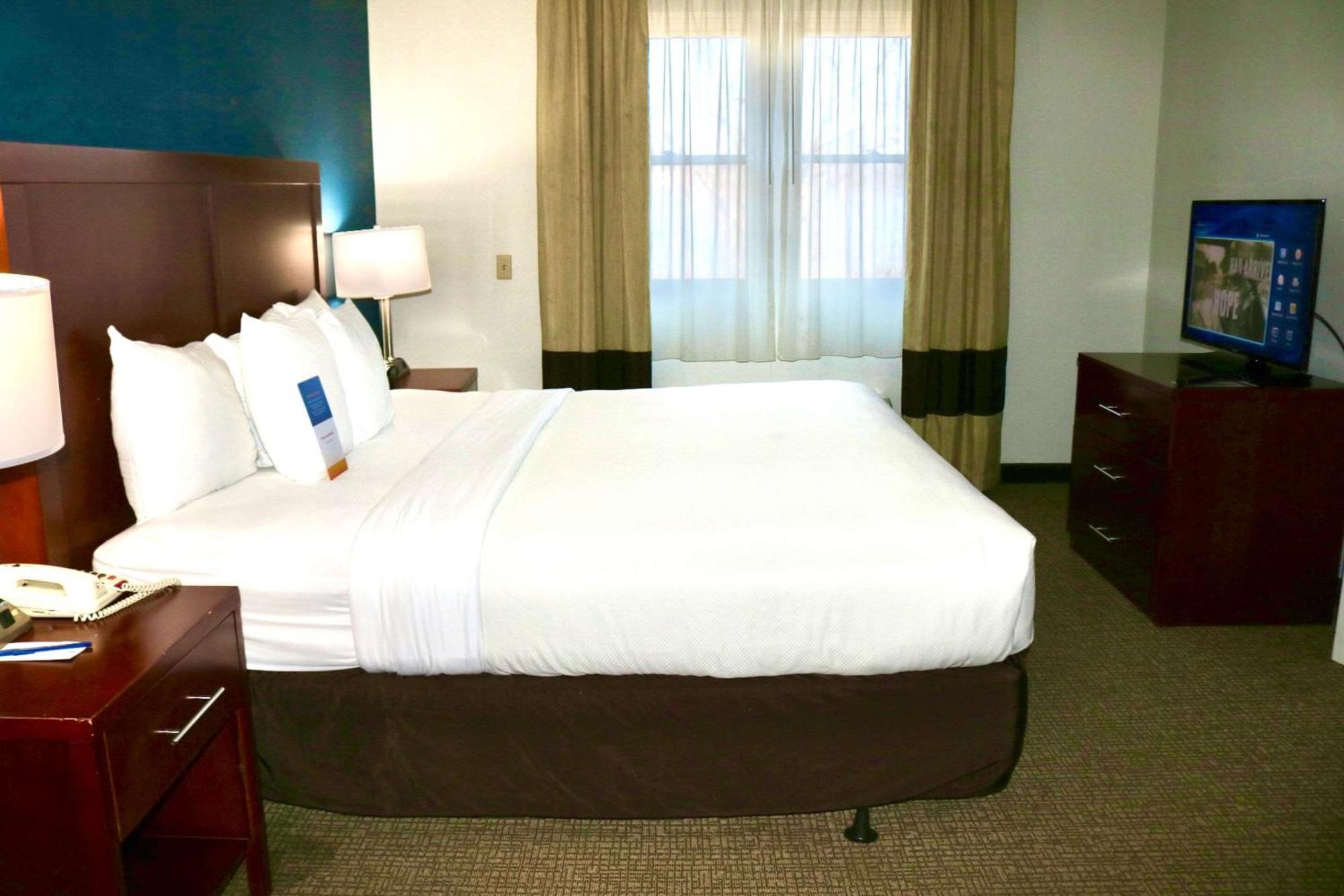Comfort Suites Near Casinos Норидж Экстерьер фото