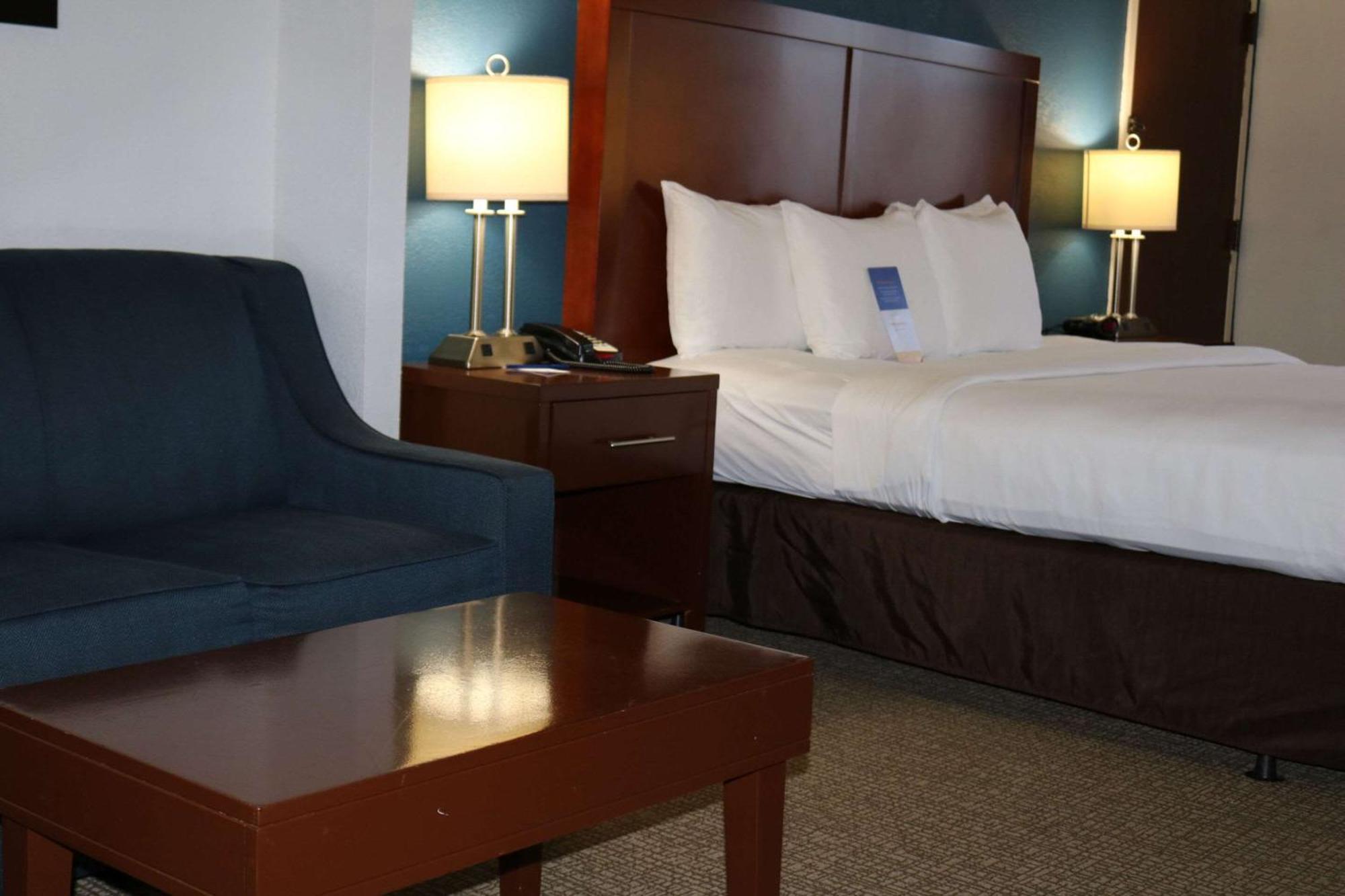 Comfort Suites Near Casinos Норидж Экстерьер фото