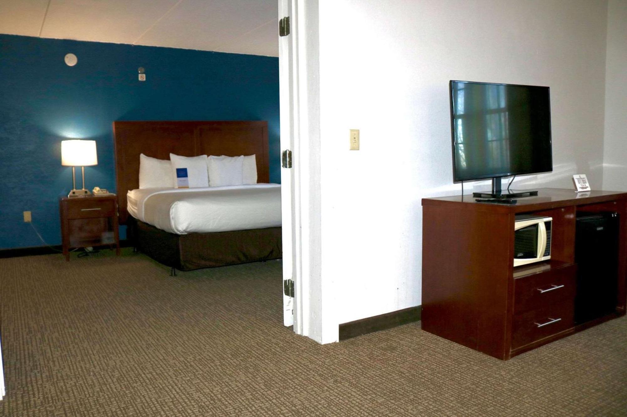 Comfort Suites Near Casinos Норидж Экстерьер фото